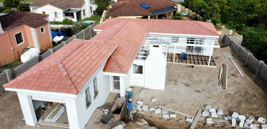 Brand-New Three Bedroom home in Santareme – St Francis Bay – UNDER OFFER!
